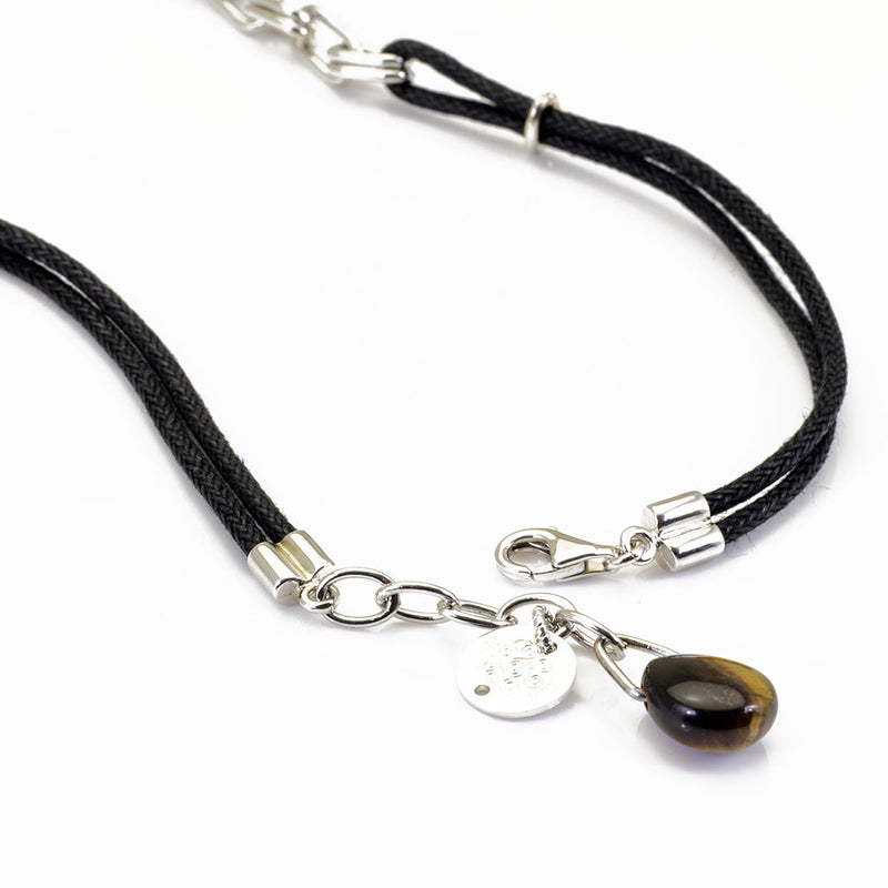 particolare della chiusura della collana in corda nera - via condotti store